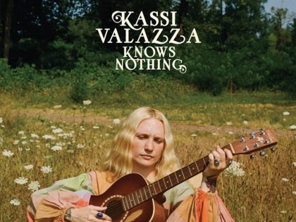 Kassi Valazza – Kassi Valazza Knows Nothing (recensie)